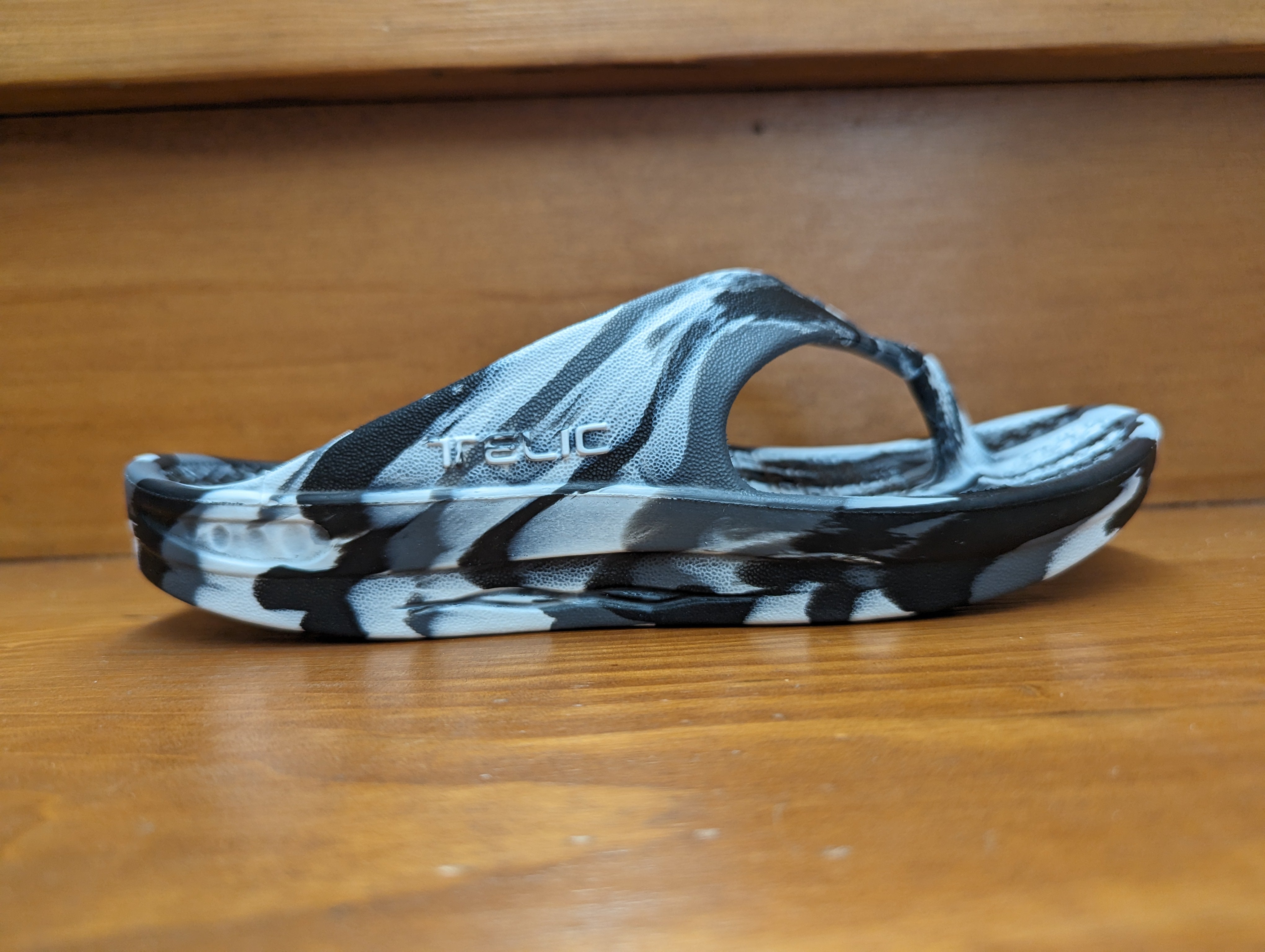 Oofos Mens Ooah Sport Flex Slide Sandals in Black Matte – Island Trends